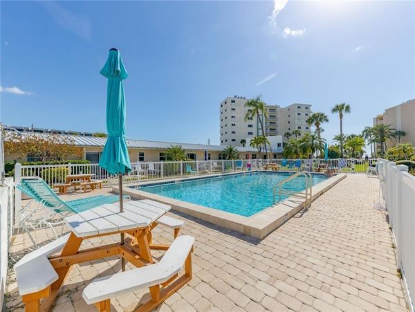 Siesta Key Condo with 1 Bedroom Sleeps 4