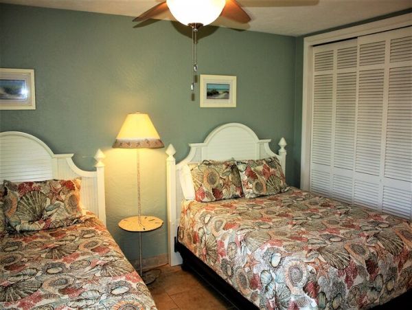 Siesta Key Condo with 1 Bedroom Sleeps 4