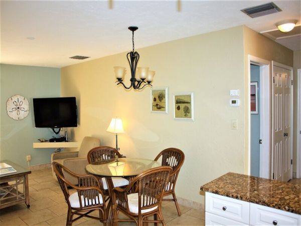 Siesta Key Condo with 1 Bedroom Sleeps 4