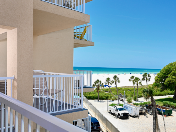 Right On Beach 2 Bedroom Condo Sleeps 6 in Siesta Key