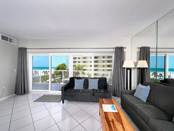 Right On Beach 2 Bedroom Condo Sleeps 6 in Siesta Key