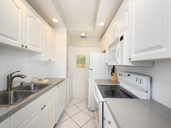Right On Beach 2 Bedroom Condo Sleeps 6 in Siesta Key