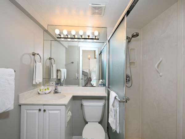 Right On Beach 2 Bedroom Condo Sleeps 6 in Siesta Key