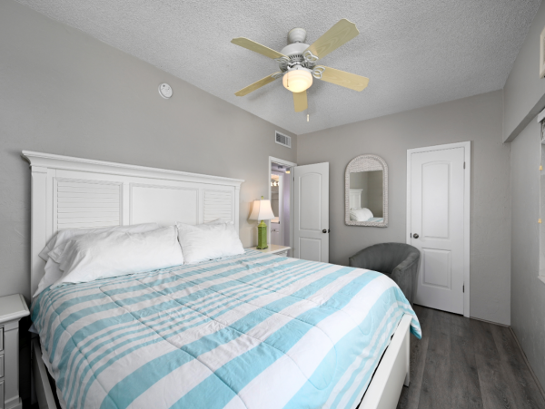 Right On Beach 2 Bedroom Condo Sleeps 6 in Siesta Key