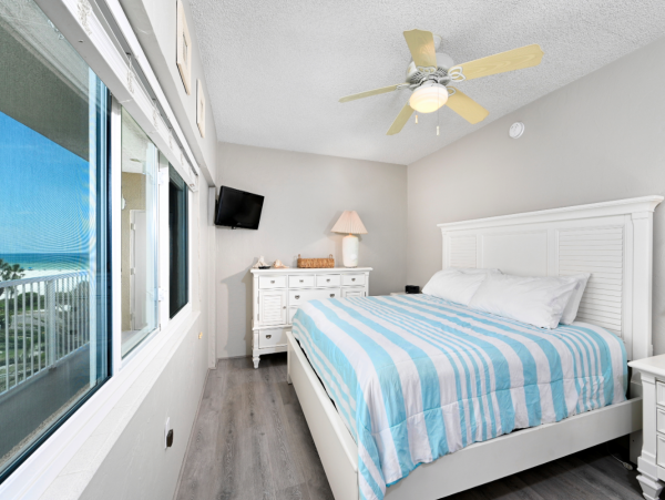 Right On Beach 2 Bedroom Condo Sleeps 6 in Siesta Key