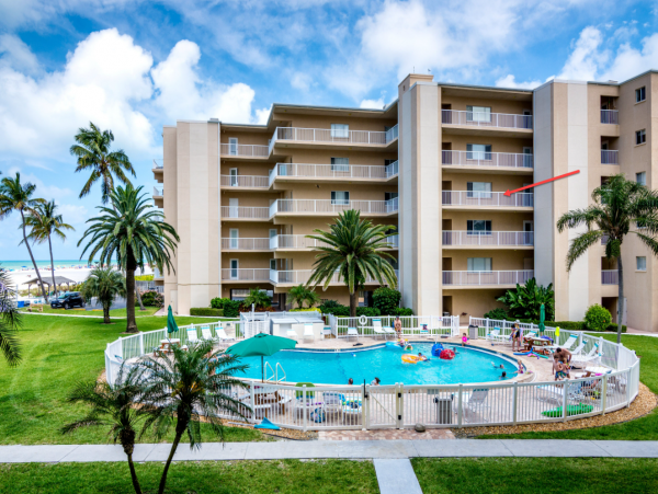Right On Beach 2 Bedroom Condo Sleeps 6 in Siesta Key