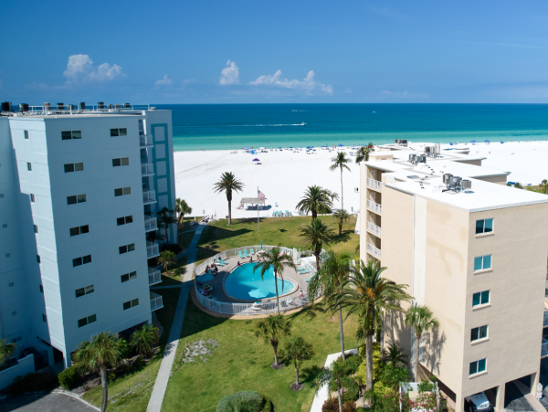 Right On Beach 2 Bedroom Condo Sleeps 6 in Siesta Key