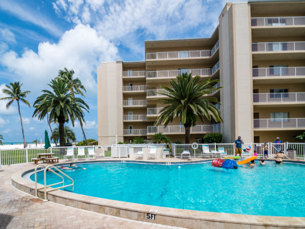 Right On Beach 2 Bedroom Condo Sleeps 6 in Siesta Key