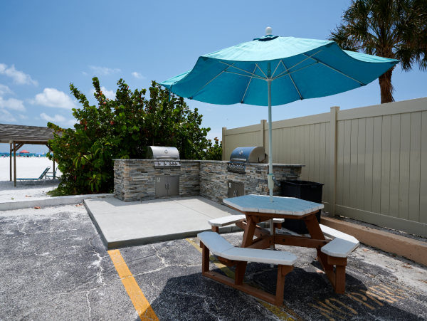 Right On Beach 2 Bedroom Condo Sleeps 6 in Siesta Key
