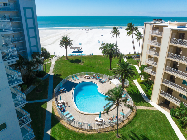Right On Beach 2 Bedroom Condo Sleeps 6 in Siesta Key