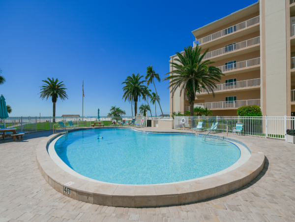 Right On Beach 2 Bedroom Condo Sleeps 6 in Siesta Key