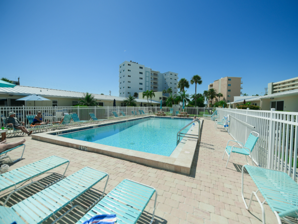 Right On Beach 2 Bedroom Condo Sleeps 6 in Siesta Key