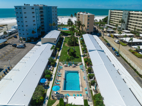 Right On Beach 2 Bedroom Condo Sleeps 6 in Siesta Key