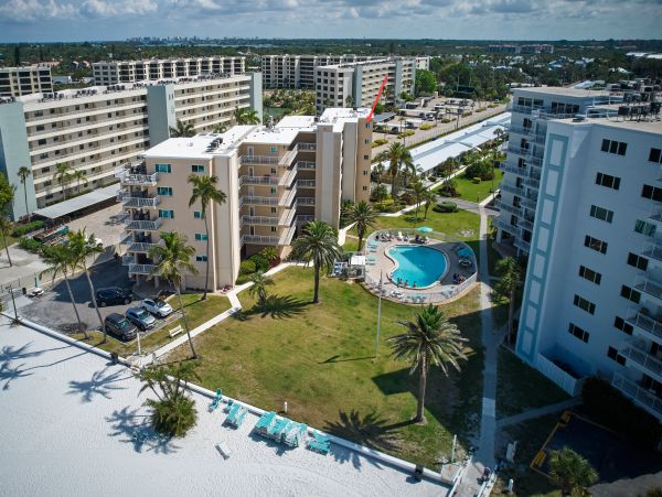 Siesta Key Beach Condo Sleeps Six Vews of Gulf & Beach