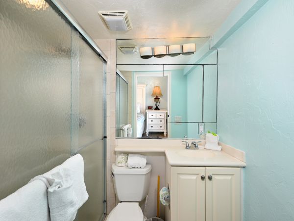 Siesta Key Beach Condo Sleeps Six Vews of Gulf & Beach
