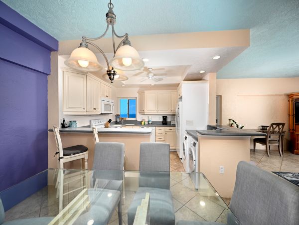 Siesta Key Beach Condo Sleeps Six Vews of Gulf & Beach