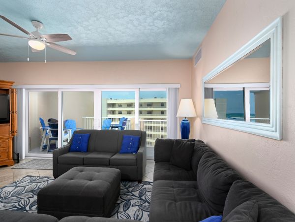 Siesta Key Beach Condo Sleeps Six Vews of Gulf & Beach