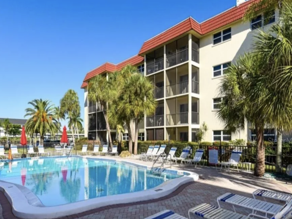 Ideal Two-Bedroom Condo Near Sieta Key Beach - Your Perfect Vacation Awaits