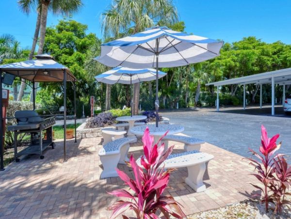 Ideal Two-Bedroom Condo Near Sieta Key Beach - Your Perfect Vacation Awaits