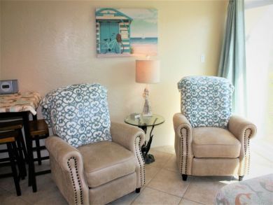 Siesta Key Studio with 2 Beds Sleeps 2 Guests Beach Access