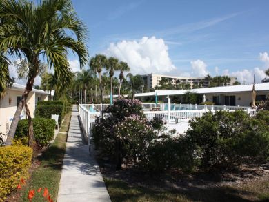 Siesta Key Studio with 2 Beds Sleeps 2 Guests Beach Access