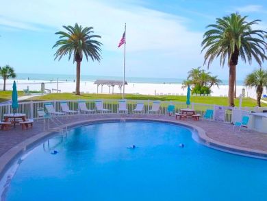 Siesta Key Studio with 2 Beds Sleeps 2 Guests Beach Access