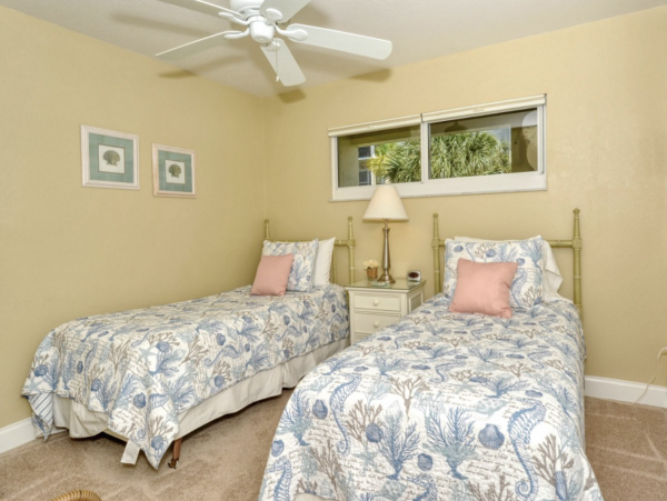 Siesta Key Vacation Condo Sleeps Six Guests Close to Beach