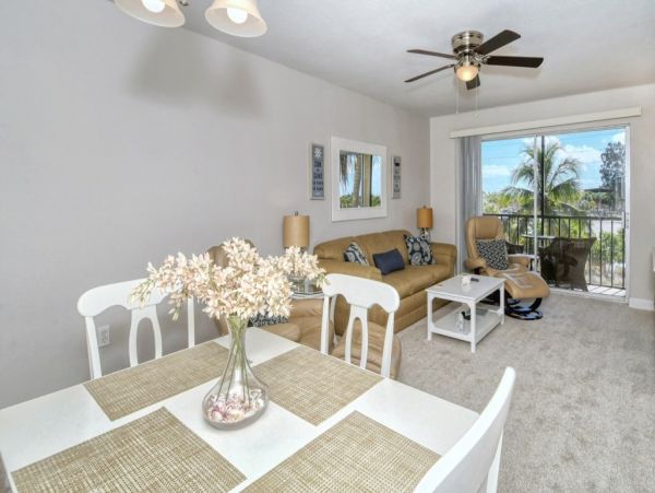 Lovely Condo Steps to Siesta Key Beach