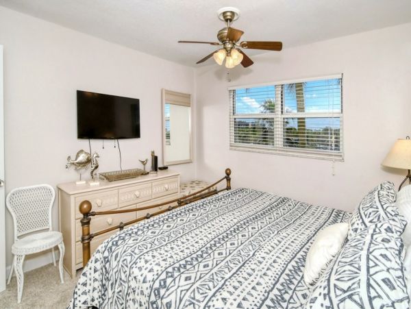 Lovely Condo Steps to Siesta Key Beach