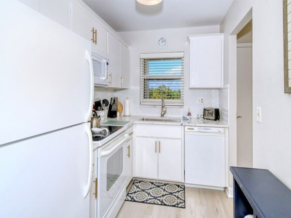 Lovely Condo Steps to Siesta Key Beach