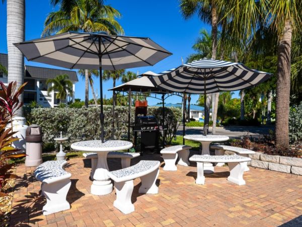 Lovely Condo Steps to Siesta Key Beach