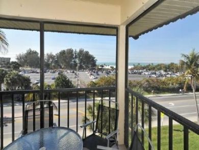 Siesta Key Vacation Condo Sleeps Six Guests. Siesta Key Vacation Condo Sleeps Six Guests.
