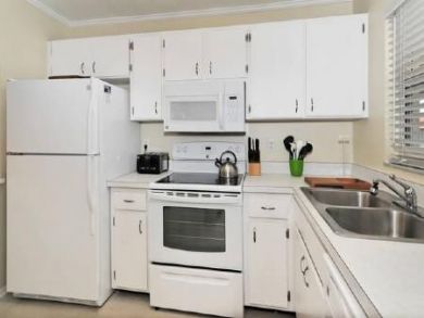Siesta Key Vacation Condo Sleeps Six Guests. Siesta Key Vacation Condo Sleeps Six Guests.