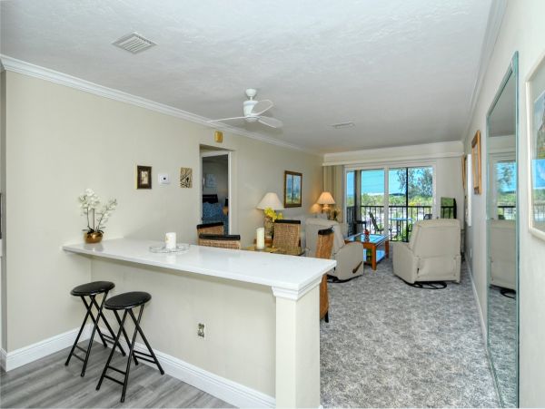 Lovely One Bedroom Vacation Condo with Ocean Views