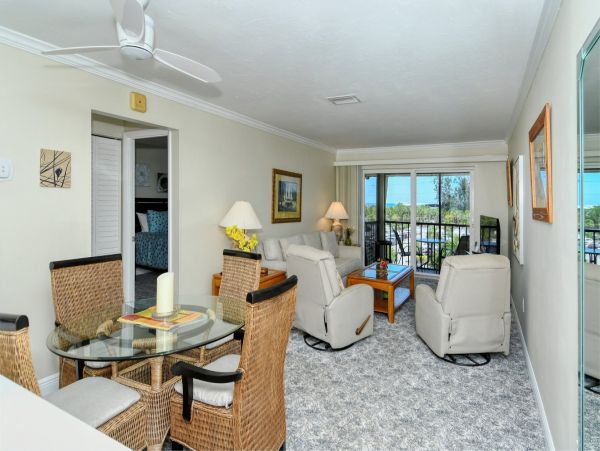 Lovely One Bedroom Vacation Condo with Ocean Views