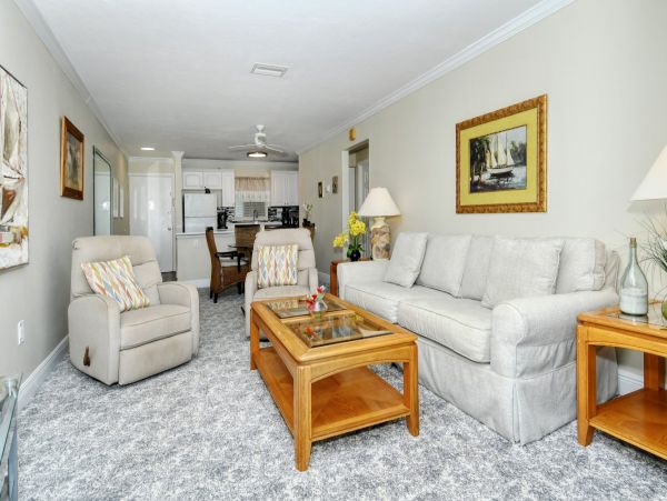 Lovely One Bedroom Vacation Condo with Ocean Views