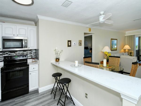 Lovely One Bedroom Vacation Condo with Ocean Views