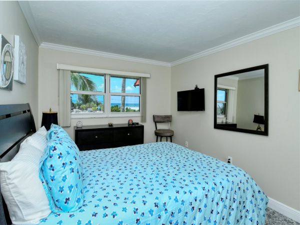 Lovely One Bedroom Vacation Condo with Ocean Views