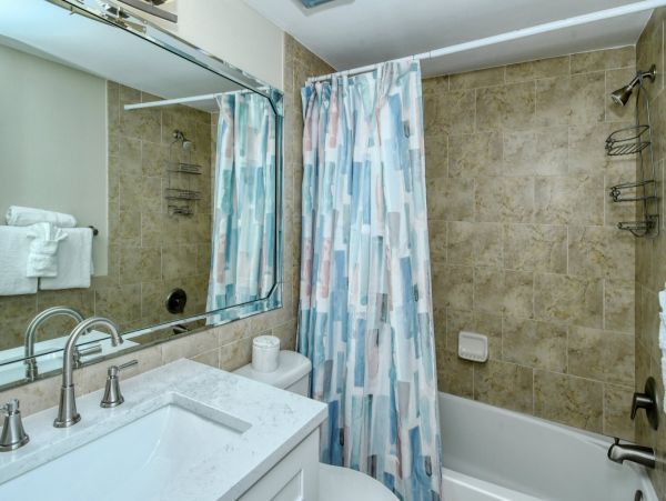 Lovely One Bedroom Vacation Condo with Ocean Views