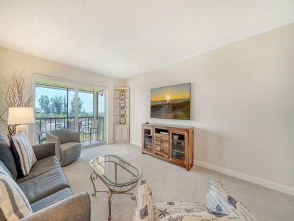 Siesta Key  Value Rental Right Across from Siesta key Beach