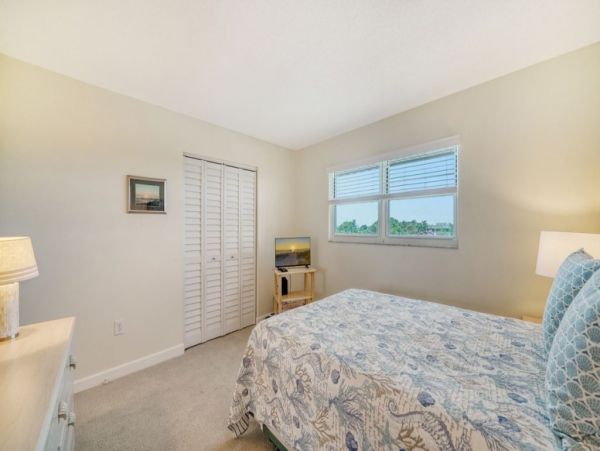 Siesta Key  Value Rental Right Across from Siesta key Beach