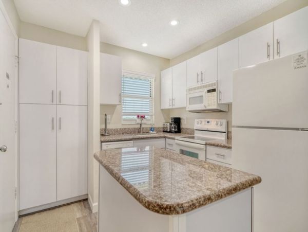 Siesta Key  Value Rental Right Across from Siesta key Beach