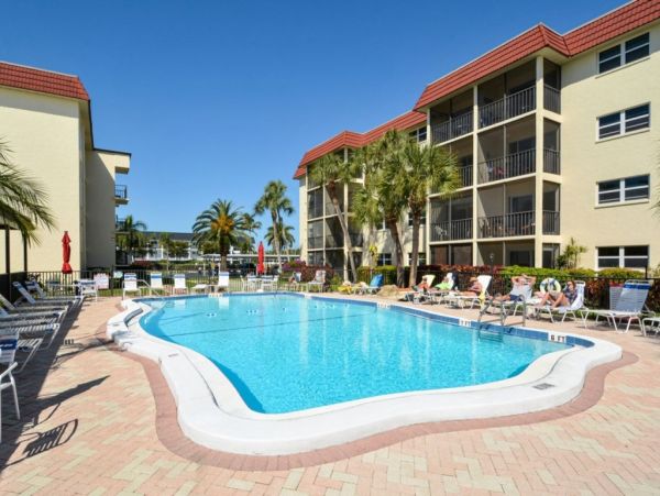 Siesta Key  Value Rental Right Across from Siesta key Beach