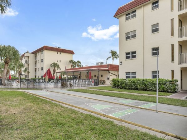 Modern Siesta Key Condo Steps from the Beach