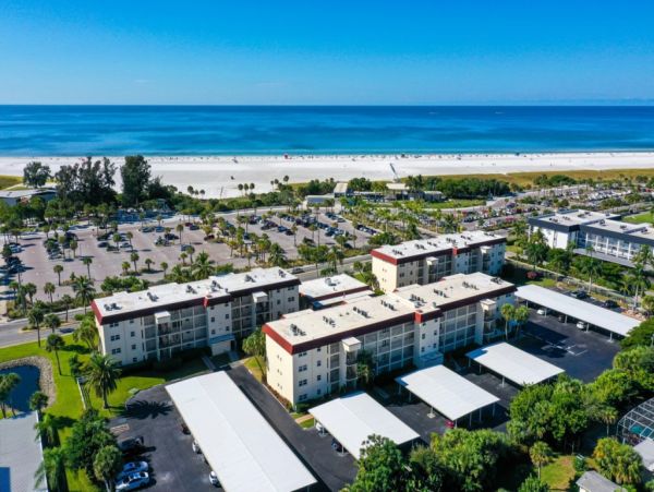 Modern Siesta Key Condo Steps from the Beach
