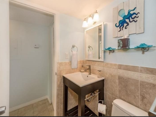 Modern Siesta Key Condo Steps from the Beach