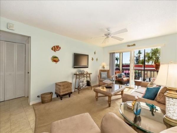 Siesta Key Vacation Condo One Bedroom Walk to Beach
