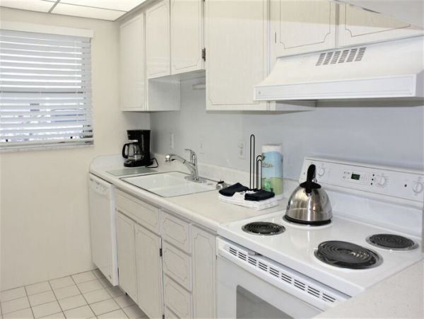 Great Value Two Bedroom Beach Condo in Siesta Key Sleeps 6