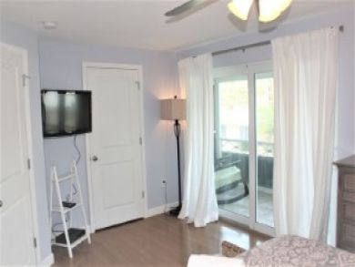 Value Siesta Key Condo Sleeps 4 Walk to Beach Communal Pool