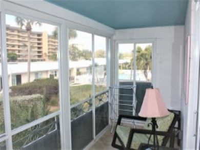 Value Siesta Key Condo Sleeps 4 Walk to Beach Communal Pool